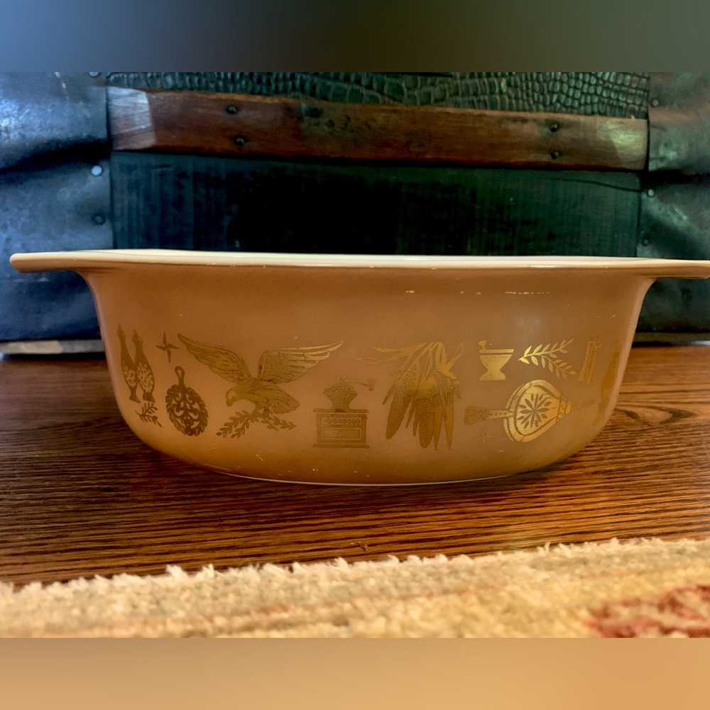 Vintage Pyrex Early American Oval Casserole Bowl Dish Gold Brown 043 1 1/2 Qt.